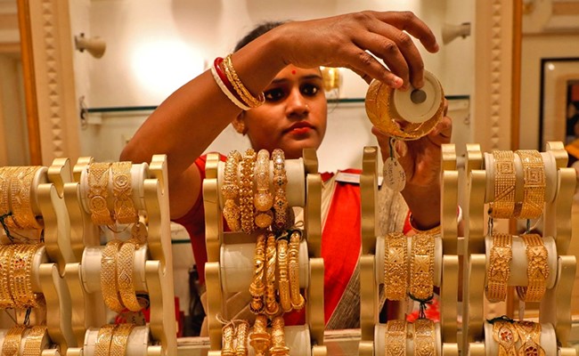 सोना 157 रुपये चमका, चांदी 364 रुपये मजबूत