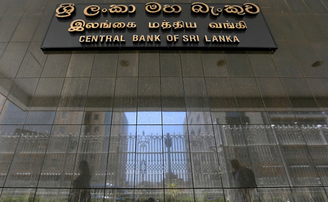 Sri Lanka Central Bank Holds Rates; Urges Fiscal, Political Stability