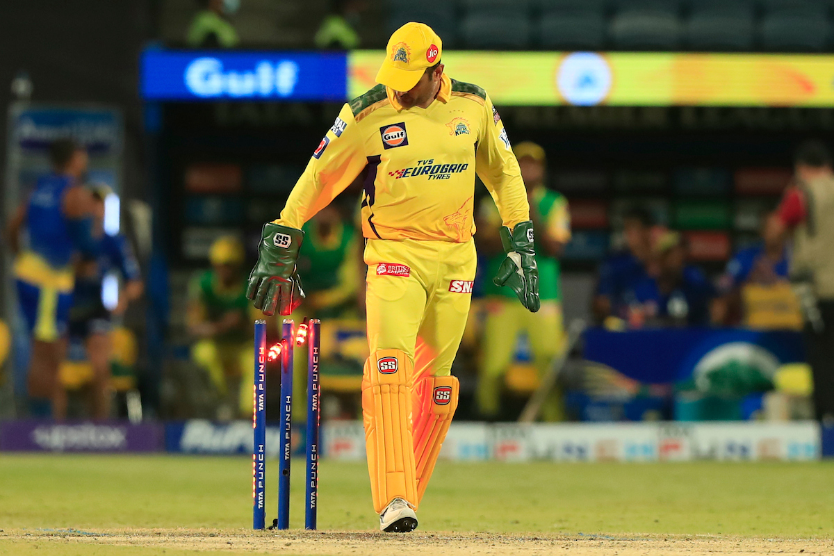 Indian Premier League: Twitter Explodes After MS Dhoni Makes ...