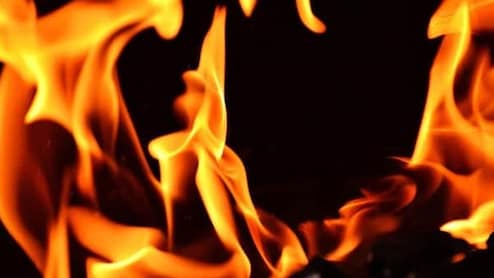 दिल्ली: नरेला इंडस्ट्रियल एरिया की जूता फैक्ट्री में भीषण आग, लाखों का नुकसान