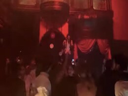 Ranveer Singh Burnt Up Karan Johar's Dance Floor To An Iconic Amitabh Bachchan Song. Video Courtesy Juhi Chawla Ranveer Singh Burnt Up Karan Johar's Dance Floor To An Iconic Amitabh Bachchan Song. Video Courtesy Juhi Chawla