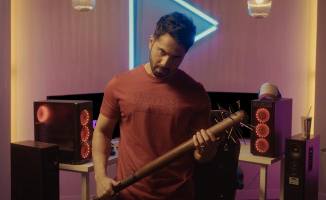 वरुण धवन के साथ हुई कई सारी 'स्ट्रेंजर थिंग्स', एक्टर के घर को देख फैंस भी हो जाएंगे हैरान