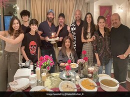 Saba Azad Is Hrithik Roshan's Date For Family Dinner In Rakesh Roshan's Pic Saba Azad Is Hrithik Roshan's Date For Family Dinner In Rakesh Roshan's Pic