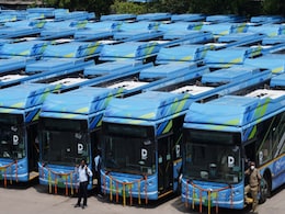 दिल्ली में हरी झंडी दिखाने के कुछ घंटे बाद खराब हुई इलेक्ट्रिक बस दिल्ली में हरी झंडी दिखाने के कुछ घंटे बाद खराब हुई इलेक्ट्रिक बस