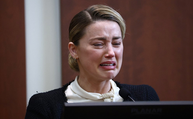 Amber Heard ने Johnny Depp पर 'बोतल' से यौन उत्पीड़न का आरोप, बोलीं- जान से मारने की दी थी धमकी