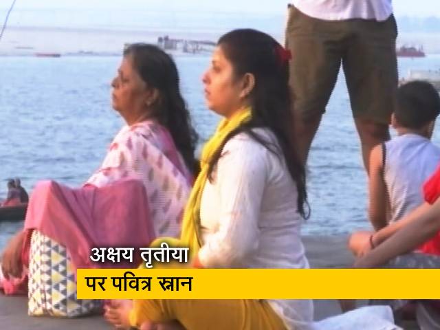 देश भर में मनाई जा रही है अक्षय तृतीया,  गंगा नदी में स्नान को उमड़े श्रद्धालु