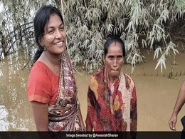 असम बाढ़ पीड़ितों की मदद कर रही ये IAS,नाव से पहुंची गांव, फिर नंगे पांव कीचड़ में उतरकर ऐसे किया काम असम बाढ़ पीड़ितों की मदद कर रही ये IAS,नाव से पहुंची गांव, फिर नंगे पांव कीचड़ में उतरकर ऐसे किया काम