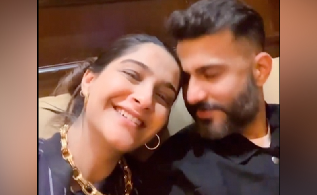 Sonam Kapoor Is This Thrilled To "Reunited With Her Love." No Prizes For Guessing Who