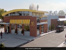 Russians Line Up For Final Big Mac Burger Ahead Of McDonald's Exit Russians Line Up For Final Big Mac Burger Ahead Of McDonald's Exit