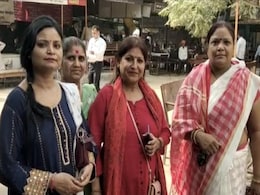 ज्ञानवापी मस्जिद और श्रृंगार गौरी मंदिर विवाद सुर्खियों में, जाने कौन हैं केस दाखिल करने वाली 5 महिलाएं ज्ञानवापी मस्जिद और श्रृंगार गौरी मंदिर विवाद सुर्खियों में, जाने कौन हैं केस दाखिल करने वाली 5 महिलाएं