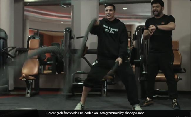 A Scene From Akshay Kumar And Kapil Sharma's 4 AM Gym Session