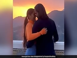 सपना चौधरी को पति पर यूं आया प्यार, वीडियो देख फैन्स बोले- मौके पर चौका सपना चौधरी को पति पर यूं आया प्यार, वीडियो देख फैन्स बोले- मौके पर चौका