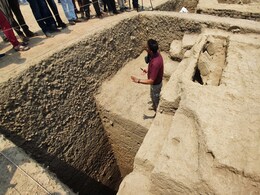 हरियाणा: हिसार में मिले 5000 साल पुराने शहर के सबूत, 11 टीलों के नीचे दफन है हड़प्पाकालीन शहर हरियाणा: हिसार में मिले 5000 साल पुराने शहर के सबूत, 11 टीलों के नीचे दफन है हड़प्पाकालीन शहर