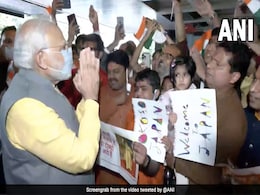 Watch: "<i>Bharat Mata Ki Jai</i>" Chants In Tokyo To Welcome PM Modi Watch: "<i>Bharat Mata Ki Jai</i>" Chants In Tokyo To Welcome PM Modi