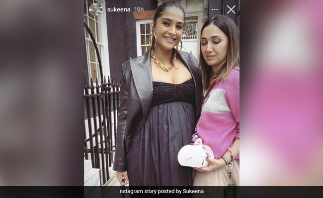 Sonam Kapoor Proves You Can't Go Wrong With A Black Dress, Baby Bump And All