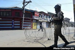 Woman Teacher Shot Dead By Terrorists In Jammu and Kashmir's Kulgam Woman Teacher Shot Dead By Terrorists In Jammu and Kashmir's Kulgam