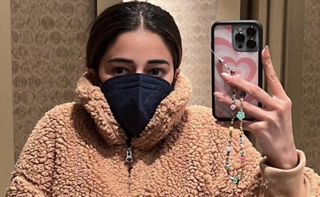 Ananya Panday's Recent Mirror Selfie Is The Best Thing On The Internet