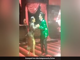 अपनी बर्थडे पार्टी में इस एक्ट्रेस संग करण जौहर ने किया जोरदार डांस, वीडियो देखा जा रहा है बार-बार अपनी बर्थडे पार्टी में इस एक्ट्रेस संग करण जौहर ने किया जोरदार डांस, वीडियो देखा जा रहा है बार-बार