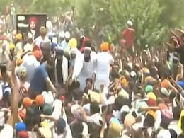 सिद्धू मूसे वाला का अंतिम संस्कार में उमड़ी भीड़, गैंगस्टर लॉरेंस बिश्नोई रिमांड पर : 10 बातें सिद्धू मूसे वाला का अंतिम संस्कार में उमड़ी भीड़, गैंगस्टर लॉरेंस बिश्नोई रिमांड पर : 10 बातें