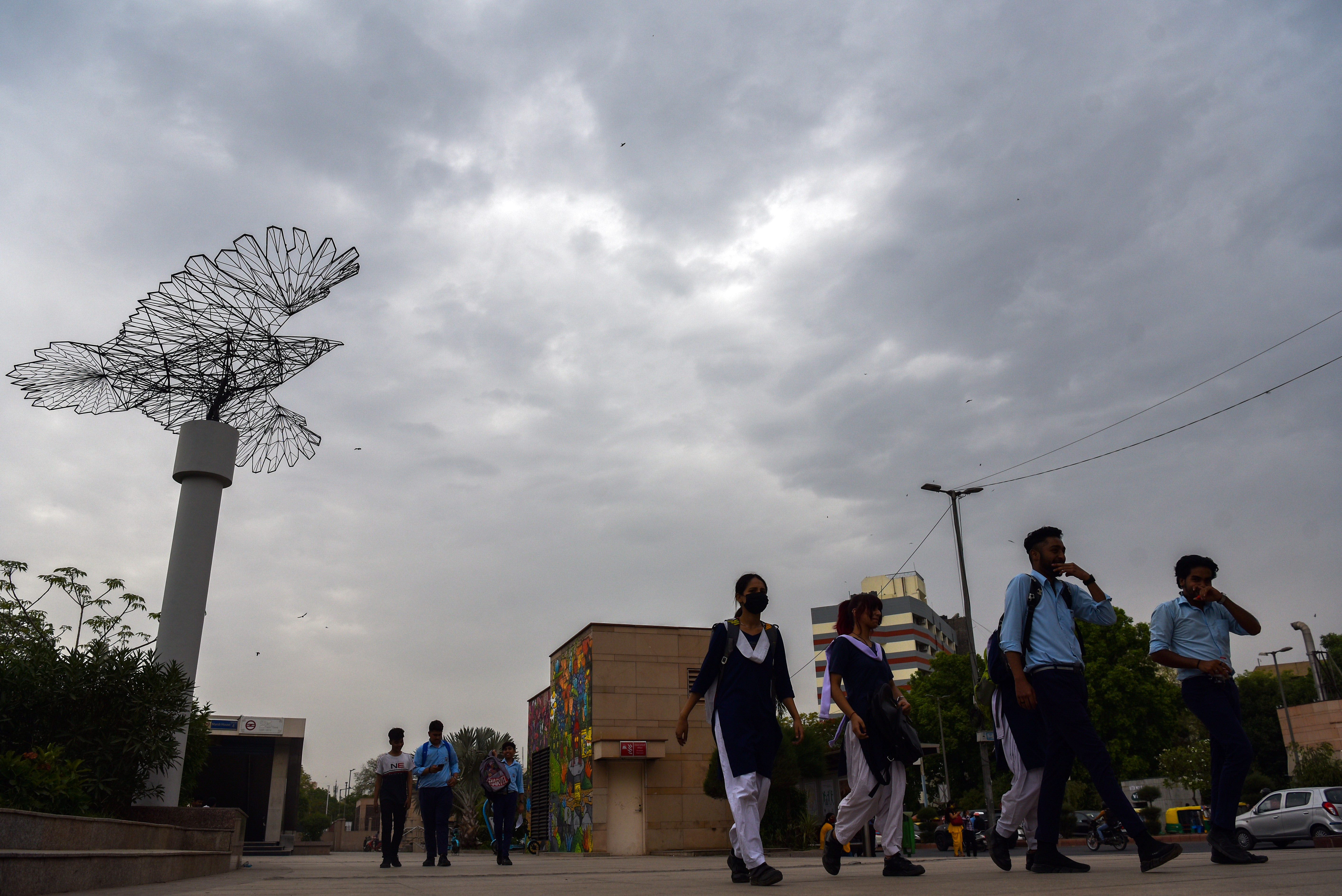 Delhi's Maximum Temperature Settles At 34.9 Degrees; Rain Likely Tomorrow