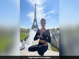 Pooja Batra ने किया एफिल टावर के सामने योगा, खुद को इस तरह फिट रखती हैं Sanjay Dutt की यह हीरोइन Pooja Batra ने किया एफिल टावर के सामने योगा, खुद को इस तरह फिट रखती हैं Sanjay Dutt की यह हीरोइन