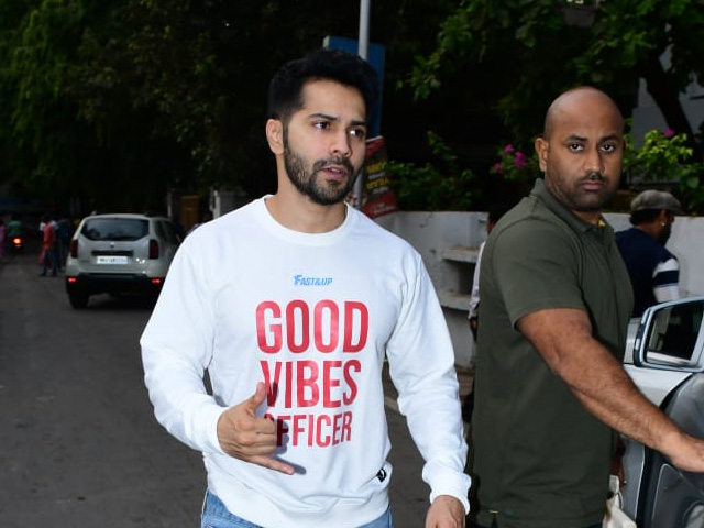 Varun Dhawan Requests Fans To Watch Kartik-Kiara's <i>Bhool Bhulaiyaa 2</i>
