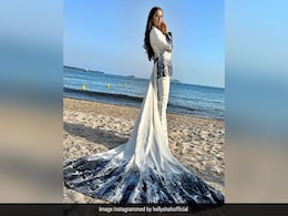 Cannes 2022: New Day, New Pics from Helly Shah's Album Cannes 2022: New Day, New Pics from Helly Shah's Album