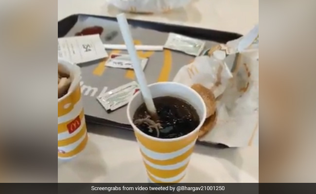 McDonald की कोल्ड ड्रिंक में निकली छिपकली, देखें वायरल पोस्ट