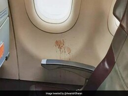फ्लाइट के अंदर किसी ने थूक दिया था पान, वायरल हुई फोटो, IAS बोला- अपनी पहचान छोड़ दी किसी ने फ्लाइट के अंदर किसी ने थूक दिया था पान, वायरल हुई फोटो, IAS बोला- अपनी पहचान छोड़ दी किसी ने