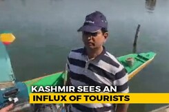 Tourists Head To Kashmir To Beat the Heat Tourists Head To Kashmir To Beat the Heat