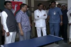 तेलंगाना के मुख्यमंत्री ने अरविंद केजरीवाल के साथ किया दिल्ली के एक स्कूल का दौरा तेलंगाना के मुख्यमंत्री ने अरविंद केजरीवाल के साथ किया दिल्ली के एक स्कूल का दौरा