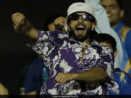 Watch: Actor Ranveer Singh Celebrates In Style As Mumbai Indians Clinch Thriller vs Gujarat Titans In IPL 2022 Watch: Actor Ranveer Singh Celebrates In Style As Mumbai Indians Clinch Thriller vs Gujarat Titans In IPL 2022