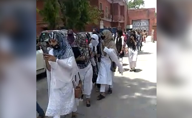 Karnataka Hijab Ban: Here's What Supreme Court Said Today On Urgent Hearing