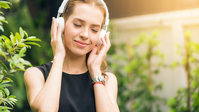 Listening to music boosts dopamine