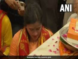 MP-MLA Couple In Sedition Row Pray At Hanuman Temple In Delhi MP-MLA Couple In Sedition Row Pray At Hanuman Temple In Delhi