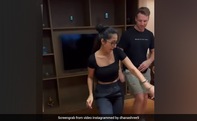 पति को छोड़ जोस बटलर के साथ डांस करती दिखीं धनाश्री वर्मा, साइड में खड़े होकर देखते रह गए युजवेंद्र चहल