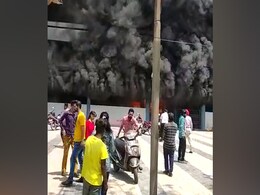 Video: Huge Cloud Of Smoke As Massive Fire Breaks Out At Punjab Hospital Video: Huge Cloud Of Smoke As Massive Fire Breaks Out At Punjab Hospital