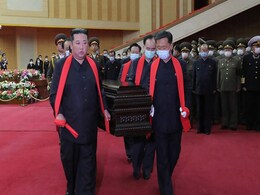 Kim Jong Un Lays Mentor's Body At Rest In State Funeral Kim Jong Un Lays Mentor's Body At Rest In State Funeral