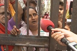 As Bulldozers Roll In Again In Delhi Locality, Residents Barricaded As Bulldozers Roll In Again In Delhi Locality, Residents Barricaded