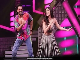 रणवीर सिंह रियलिटी शो में मौनी रॉय से कह गए 'कुछ तो रहम करो', वीडियो में देखें क्या है माजरा रणवीर सिंह रियलिटी शो में मौनी रॉय से कह गए 'कुछ तो रहम करो', वीडियो में देखें क्या है माजरा