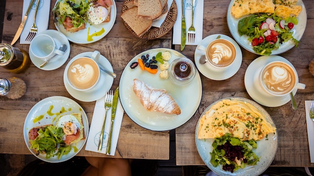 Having a healthy and filling breakfast before going to work is essential for good health