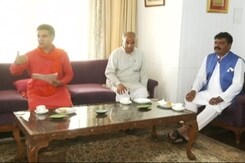 BJP Delegation Meets J&K Lt Governor, Demands Kashmiri Pandits' Safety BJP Delegation Meets J&K Lt Governor, Demands Kashmiri Pandits' Safety