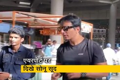 कैजुअल आउटफीट में स्पॉट किए गए अभिनेता सोनू सूद, दिखा खास अंदाज कैजुअल आउटफीट में स्पॉट किए गए अभिनेता सोनू सूद, दिखा खास अंदाज