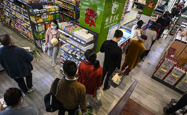 Beijing Residents Swarm Supermarkets Amid Lockdown Rumours