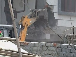 'बुलडोज़र' विवाद के बीच केजरीवाल सरकार ने BJP-संचालित MCDs से डिमॉलिशन अभियानों की रिपोर्ट तलब की 'बुलडोज़र' विवाद के बीच केजरीवाल सरकार ने BJP-संचालित MCDs से डिमॉलिशन अभियानों की रिपोर्ट तलब की