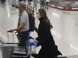 आलिया भट्ट एयरपोर्ट पर ट्रॉली लेकर भागती आईं नजर, वजह जानकर हैरान रह जाएंगे आलिया भट्ट एयरपोर्ट पर ट्रॉली लेकर भागती आईं नजर, वजह जानकर हैरान रह जाएंगे