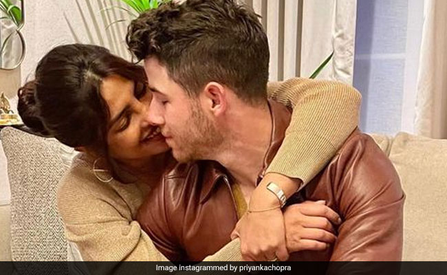 Nick Jonas' <i>Jersey Boys</i> Co-Star CJ Pawlikowski Praise Priyanka Chopra, Calls Her A "Lovely Person"