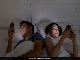 मैरिड लाइफ में होने लगी है बोरियत तो फोन को रखिए साइड और कीजिये ये 5 काम, फिर से दिलचस्प हो जाएगा रिश्ता मैरिड लाइफ में होने लगी है बोरियत तो फोन को रखिए साइड और कीजिये ये 5 काम, फिर से दिलचस्प हो जाएगा रिश्ता