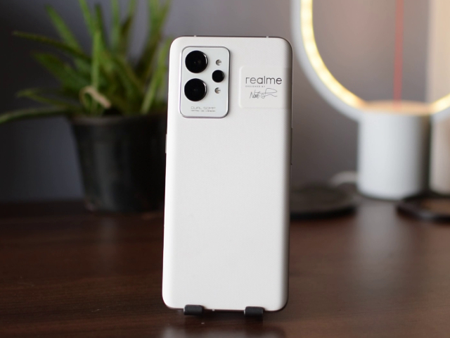 Realme GT 2 Pro Review: Better Than the Motorola Edge 30 Pro?