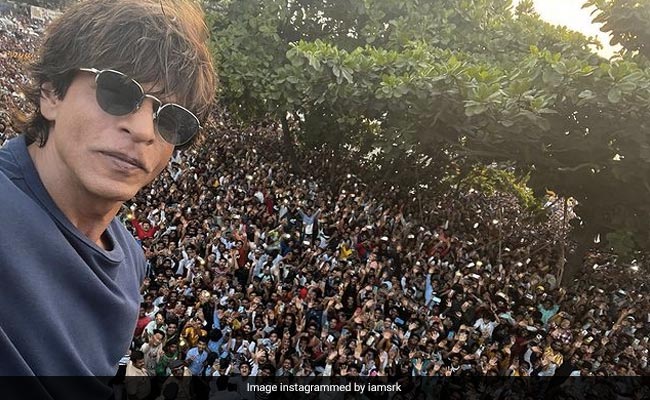 Eid 2022: Shah Rukh Khan Shares Selfies With Fans Gathered Outside Mannat. Says, "May Allah Bless You"